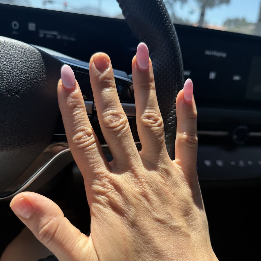A soft pink ombré almond set