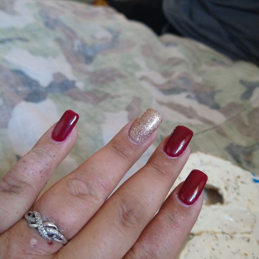 A dark red set with a single glitter accent nail